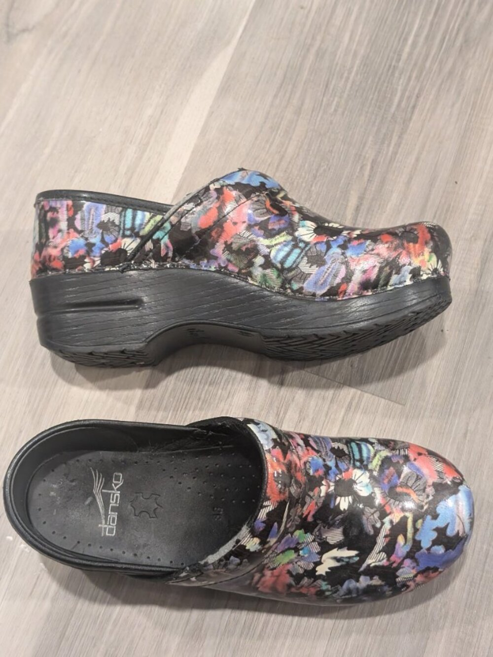 Dansko | Professional Floral Multi Patent Clogs (US 5.5-6 / EUR 36)
